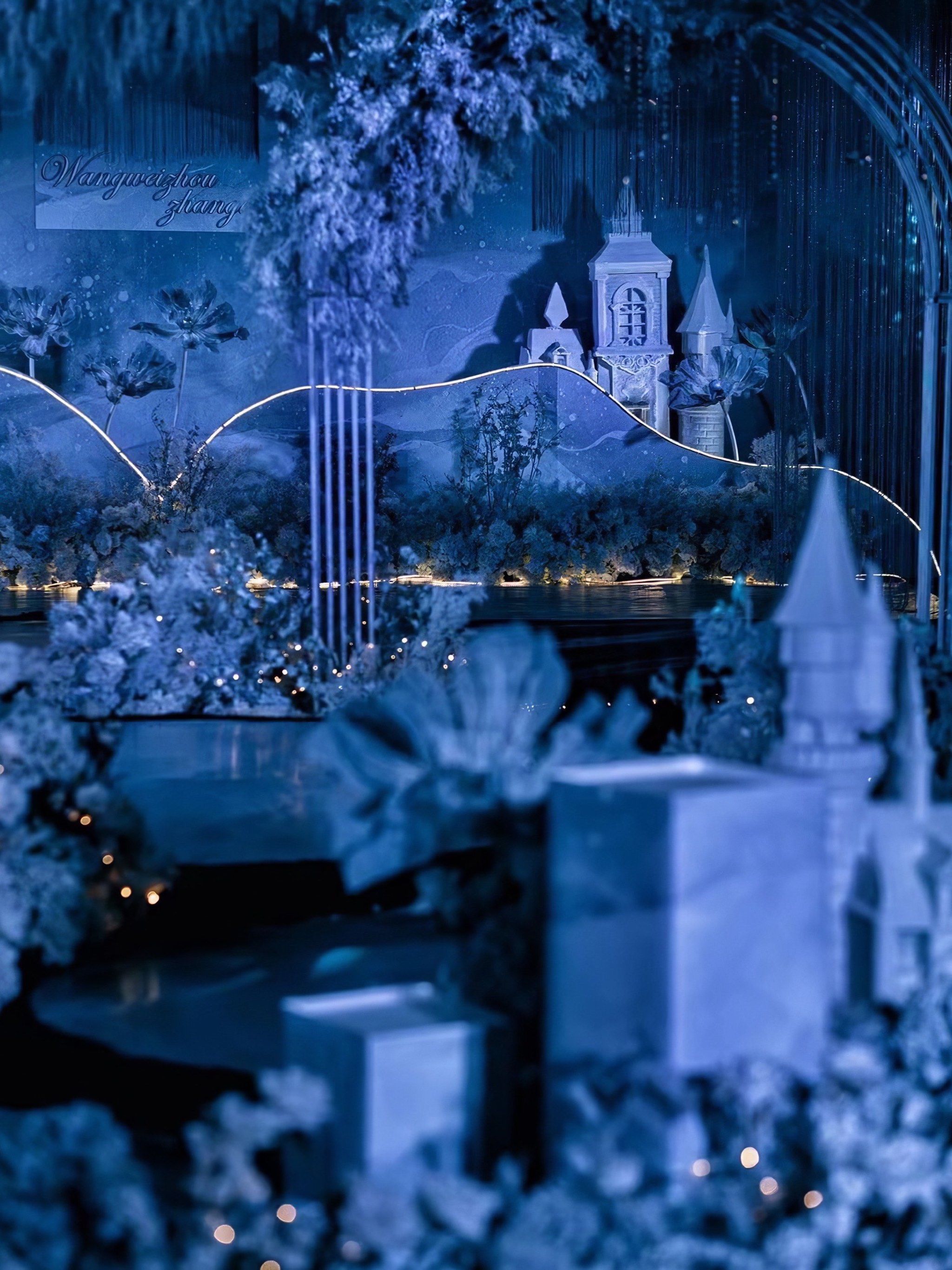 地处陆家嘴核心商业圈,交通便利,奢华大气的欧式地中海风格装修