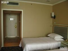 门口-成都绿洲大酒店(春熙路太古里店)