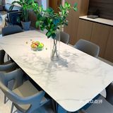 说到极简,好多人都会觉得是黑白灰👉