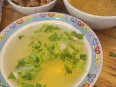 -毛辣果·贵州红酸汤牛肉火锅(西单店)