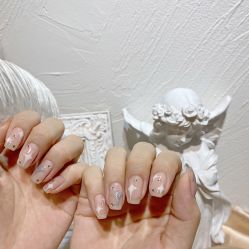 -花岐款式专研健康美甲沙龙