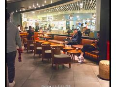 用餐区-星巴克臻选(广州太古汇店)