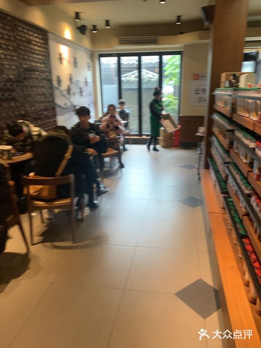 星巴克臻选(成都宽窄巷子店)大堂图片