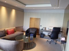 -上海滴水湖皇冠假日酒店