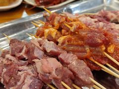 -哈尔滨小酒馆·鲜肉现穿自助烧烤(康新花园店)