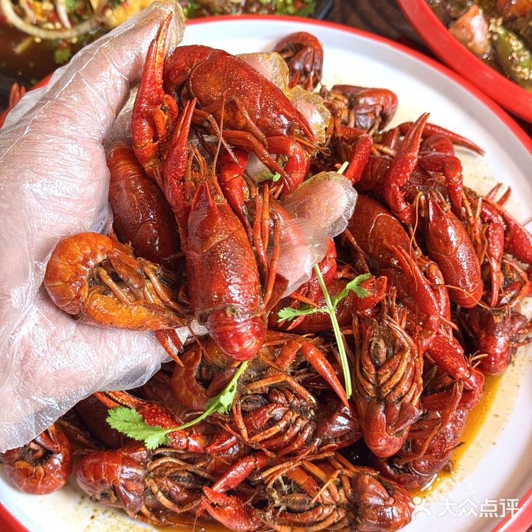 🦞昆明海鲜脑袋集合！这家大排档鲜到舔手指‼️