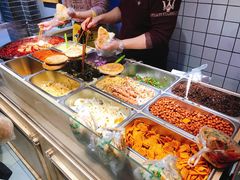 自助取餐区-三兄弟高炉烧饼