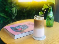 甜心草莓拿铁-ZING COFFEE 镜咖啡