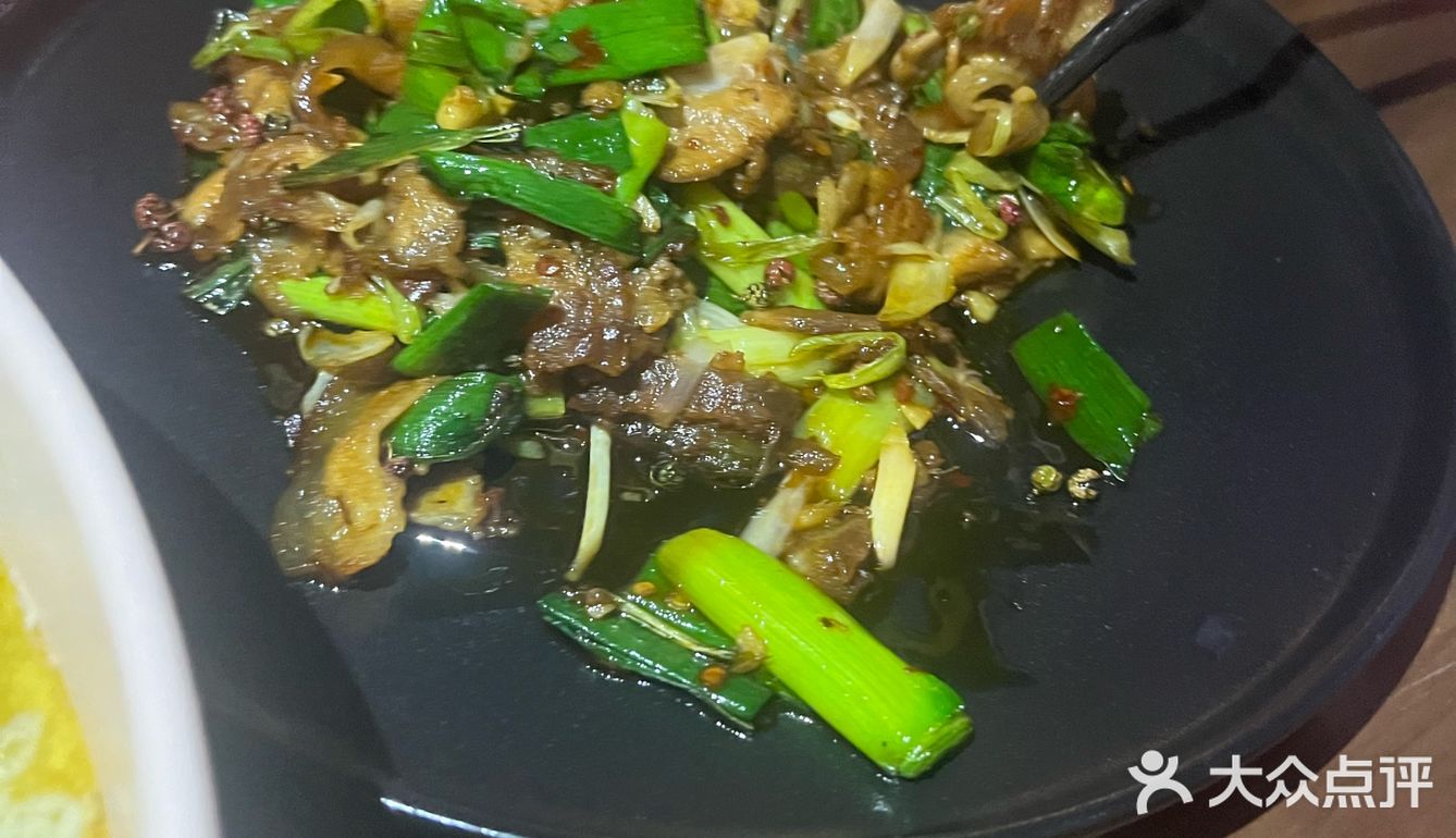 这家店评分4.8，这家店的酸菜鱼值得一试