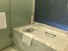 -上海滴水湖皇冠假日酒店