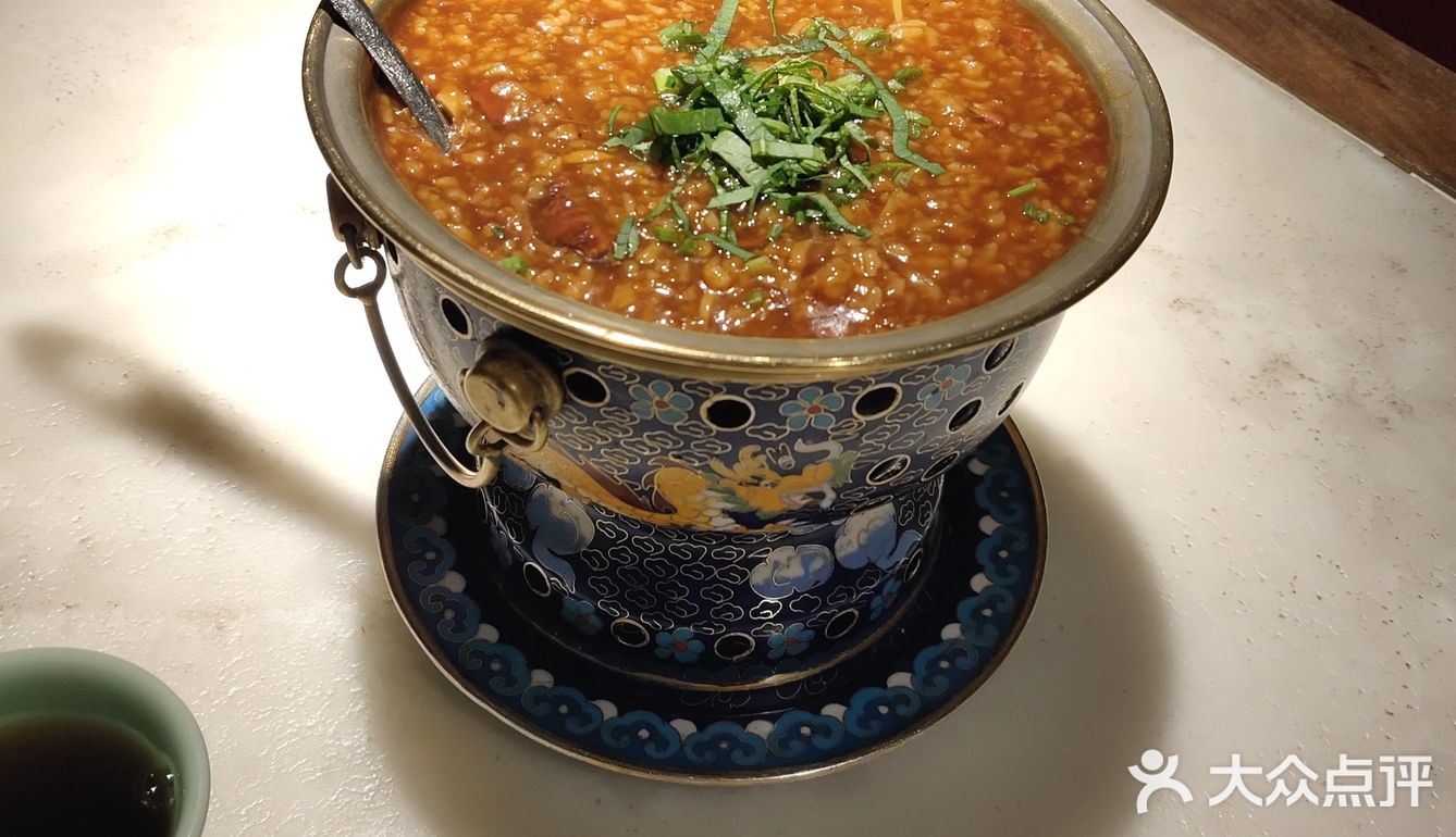 船菜的烧麦就是西湖还有鸡蛋，梨汤很粘稠老人很喜欢
