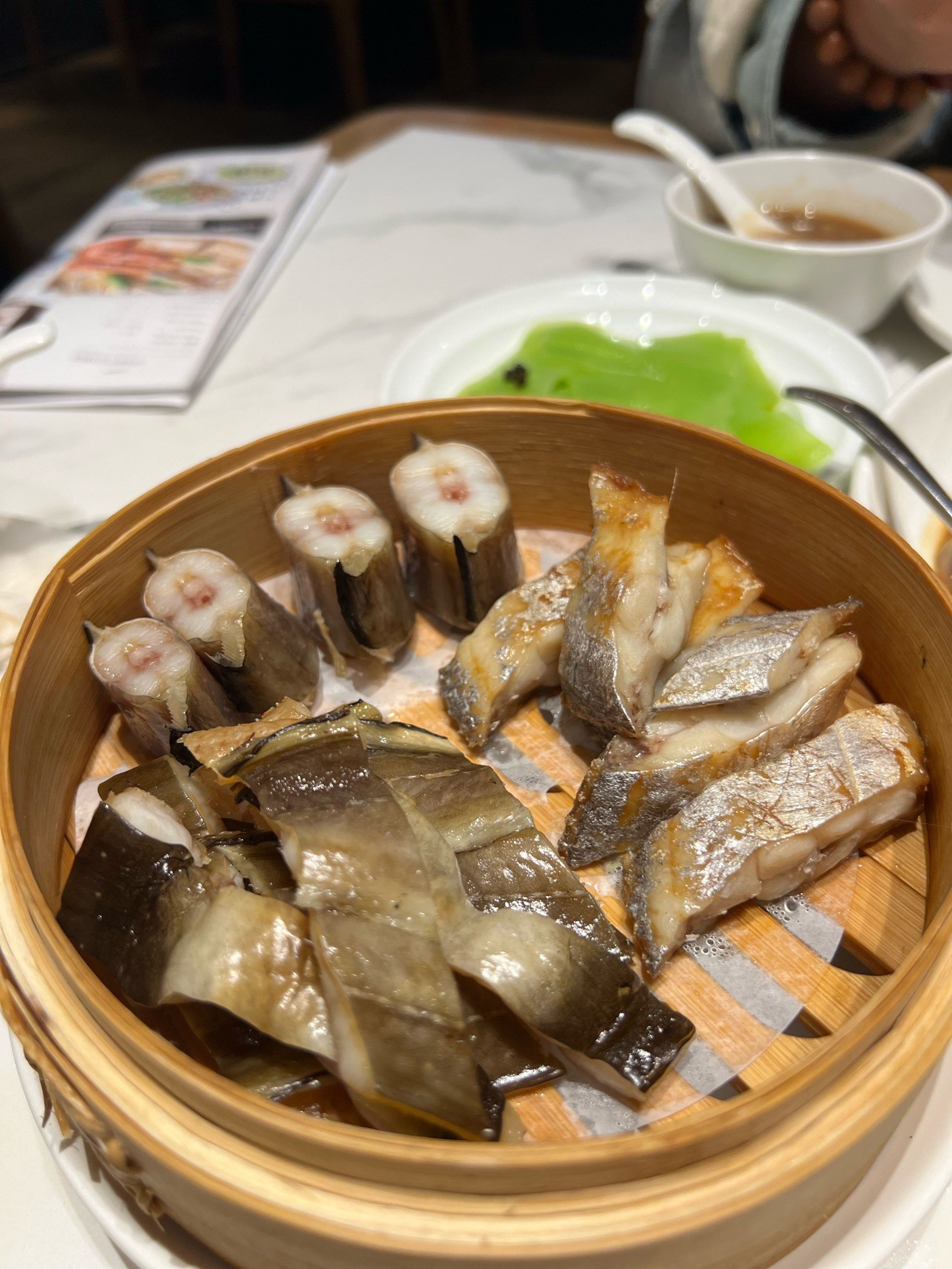 每次来舟山都会去吃妈妈菜,红烧带鱼必点,天花板级别的存在这次新点了