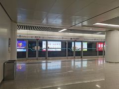 -新百广场(地铁站)