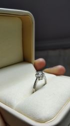 -威德钻石-克拉钻大本营(南京东路店)