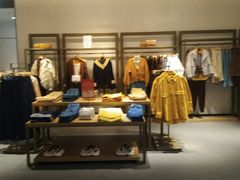 -URBAN REVIVO(济南领秀城贵和购物中心店)