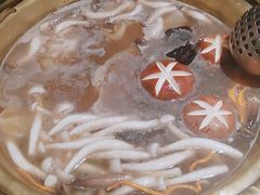 -余欢领鲜火锅(新街口店)