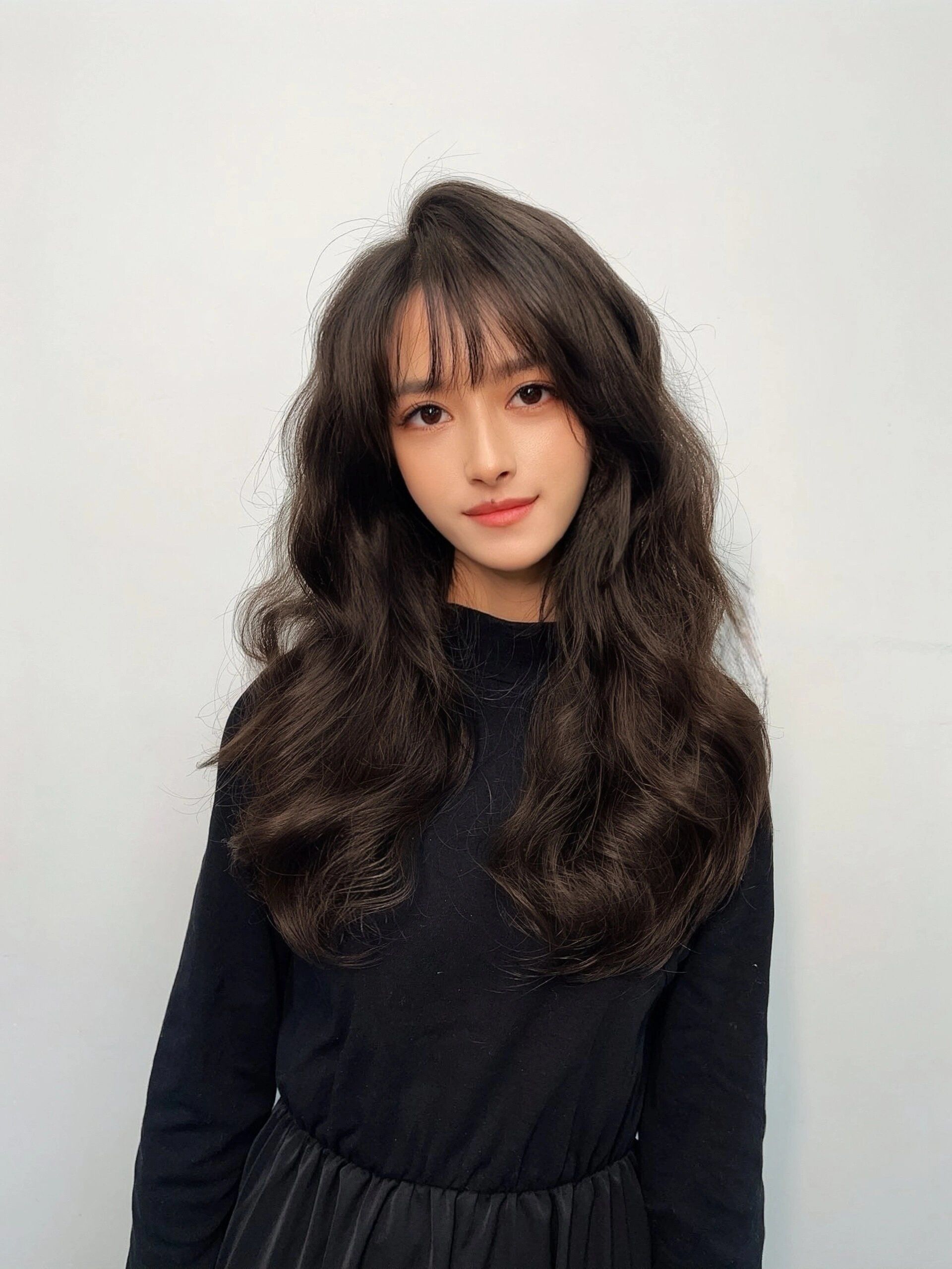 烫发是一种让人变美的魔法而法式烫发则是一种特别适合长发女生的