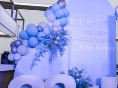 -黄金时代游泳健身云畔会所(绿地中心双子塔店)