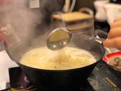 -鲜入围煮花胶鸡海鲜火锅