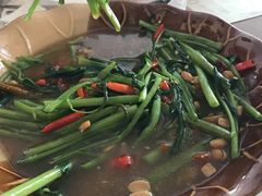 -J Daeng Seafood