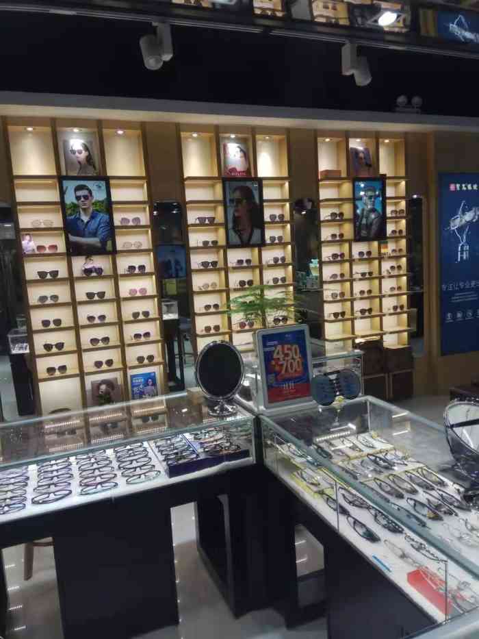 宝岛眼镜(昆明大都店)-"位置挺好找的,就有屈臣氏旁边(负三楼停车.