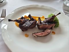 香烤乳鸽配青豆碎佐旱金莲花醋汁-Jean Georges