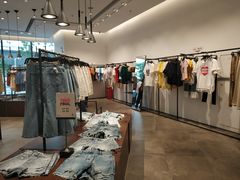 -URBAN REVIVO(上海中庚漫游城店)