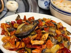 干椒炒见手青-阿山卓·野生菌火锅·纳西火塘烤肉