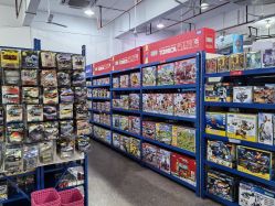 -逝水玩具折扣店