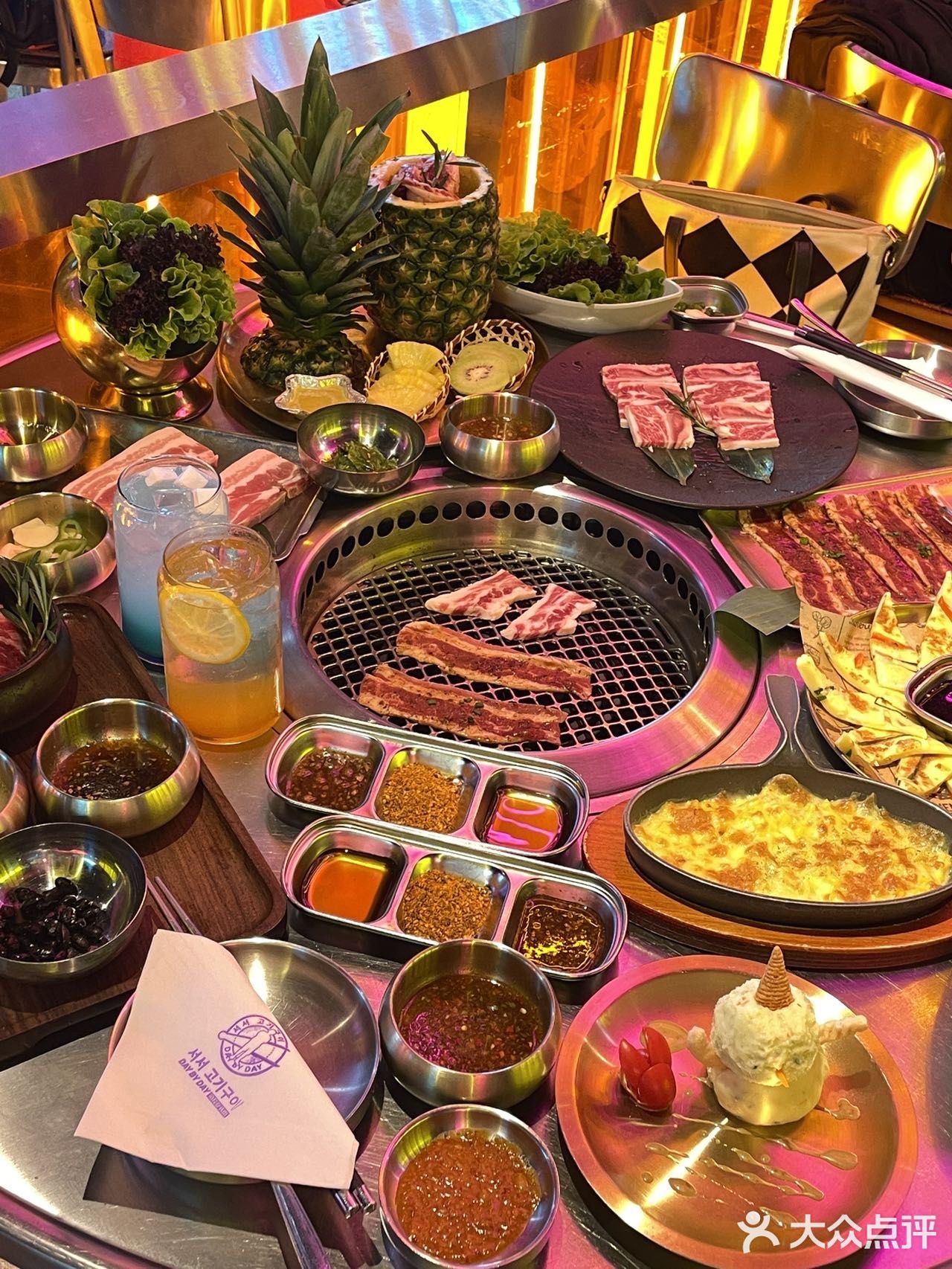 杭州|站着吃烤肉新派韩式烤肉假装在  和姐妹去湖滨银
