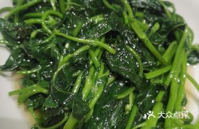Stir-Fried Sweet Potato Leaves with Garlic