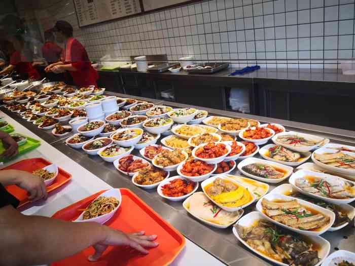 昊翔大食堂(北邮国昊店)-"公司附近的食堂,经常和同事去吃,味道很不.