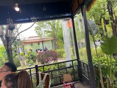-茅草房·河畔园林火锅