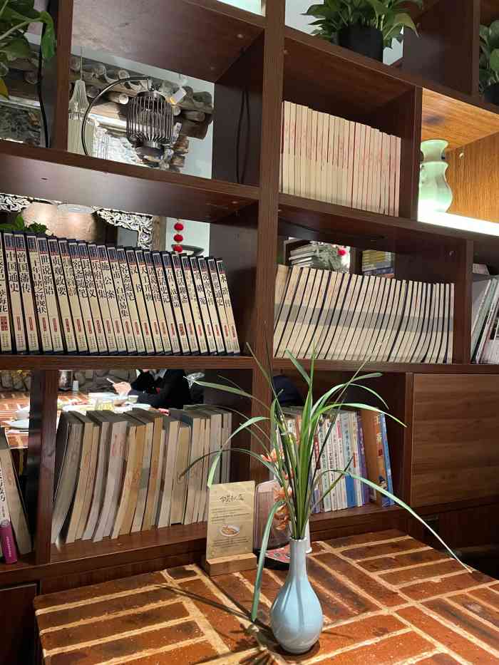 城墙根茶馆(cbd店)-"整体感觉还可以,菜品精致,推荐那个玉溪冰.