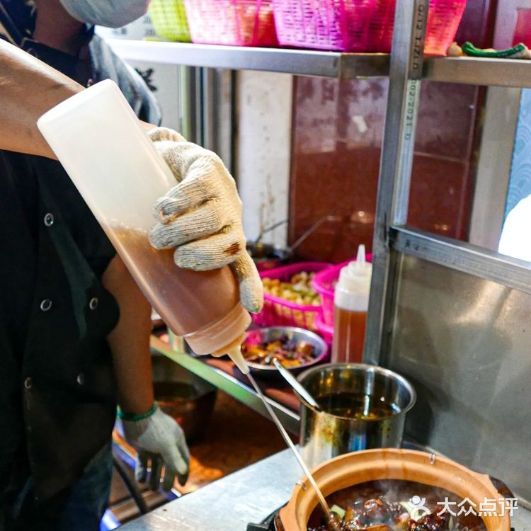 没有人可以拒绝得了一锅热辣辣的啫啫煲