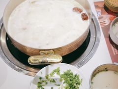 -洪氏嗨捞·广东猪肚鸡·椰子鸡火锅(西咸万象城店)