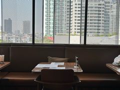 -ROAST coffee & eatery