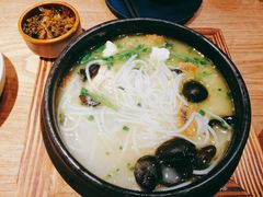 蒙自过桥米线-麦麦山云南菜(复地活力城店)