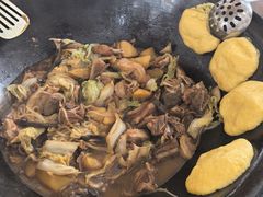 -粘豆包柴火铁锅炖