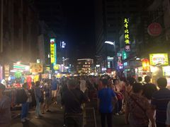 -六合夜市