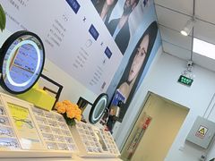 -天空之镜眼镜店蔡司依视路配镜授权零售店(望京颐堤港店)