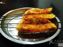 -老钟家烤羊排·敦伊阁清真餐厅胡羊焖饼
