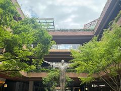 -瑞虹新天地月亮湾