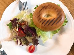 牛油果鸡肉贝果-VESH COFFEE(定西路店)