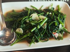 -Chom Cafe and Restaurant