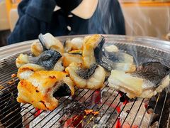 -围炉肉舍•炭烤活鳗•丹东海鲜烤肉(步行街店)