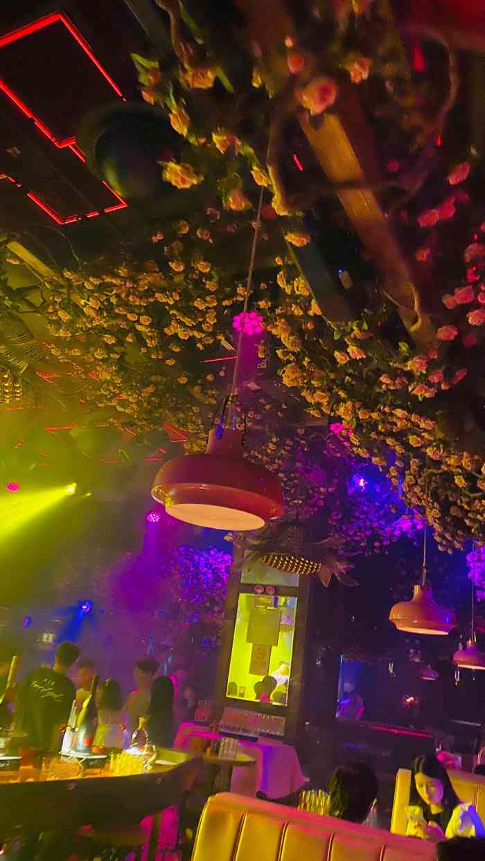 繁花酒吧(西大店)-"[薄荷]环境:之前和朋友去过青秀区的繁.