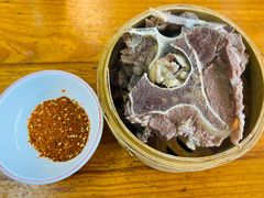 手抓牛大骨-十二道丰味·徐州土菜·烧烤(何山路店)