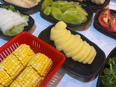 -鲜入围煮花胶鸡海鲜火锅