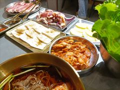 -围炉肉舍•炭烤活鳗•丹东海鲜烤肉(步行街店)